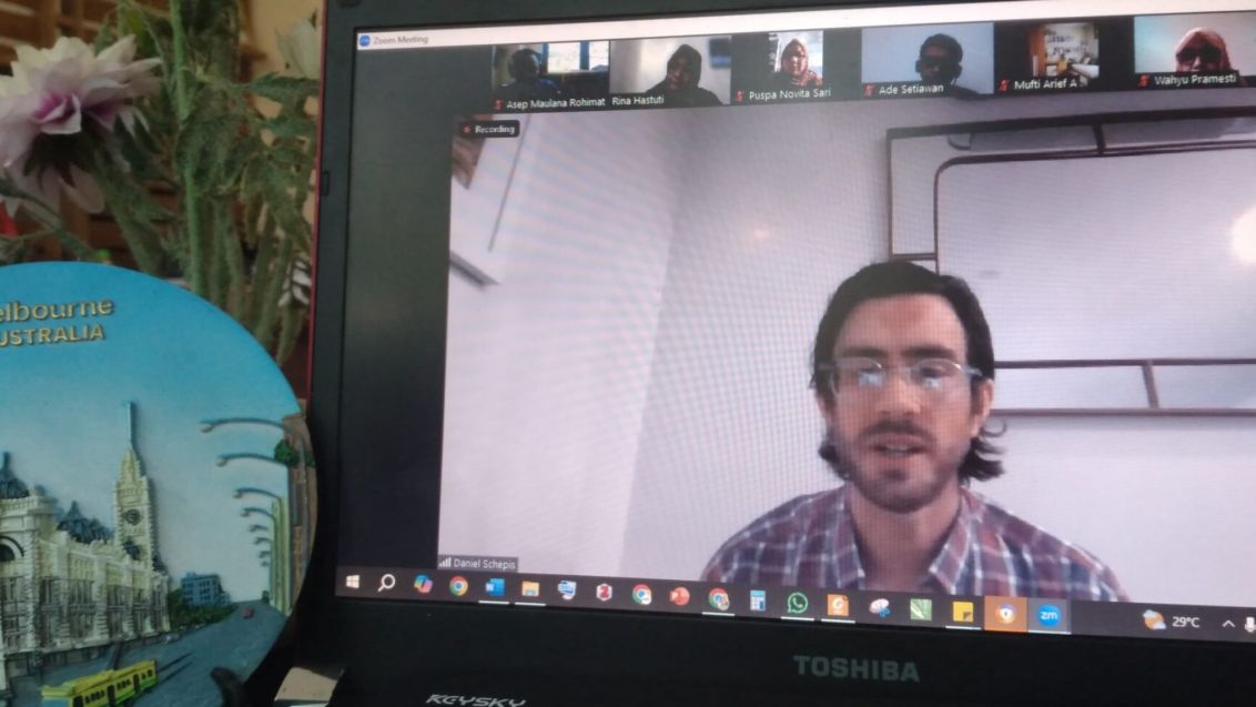 Benchmarking Kurikulum Bisnis Digital Bersama Dr. Daniel Schepis dari UWA Australia